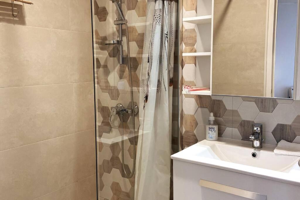 Le Saint-Amour Appartement Classe 2 Etoiles Ngoại thất bức ảnh